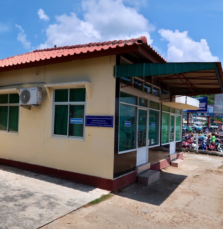 The-easily-missed-immigration-building-at-the-Myanmar-border